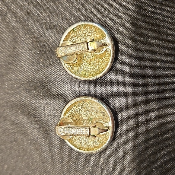 SARAH COVENTRY Vintage Silvertone Clip-on Earrings - Picture 4 of 6